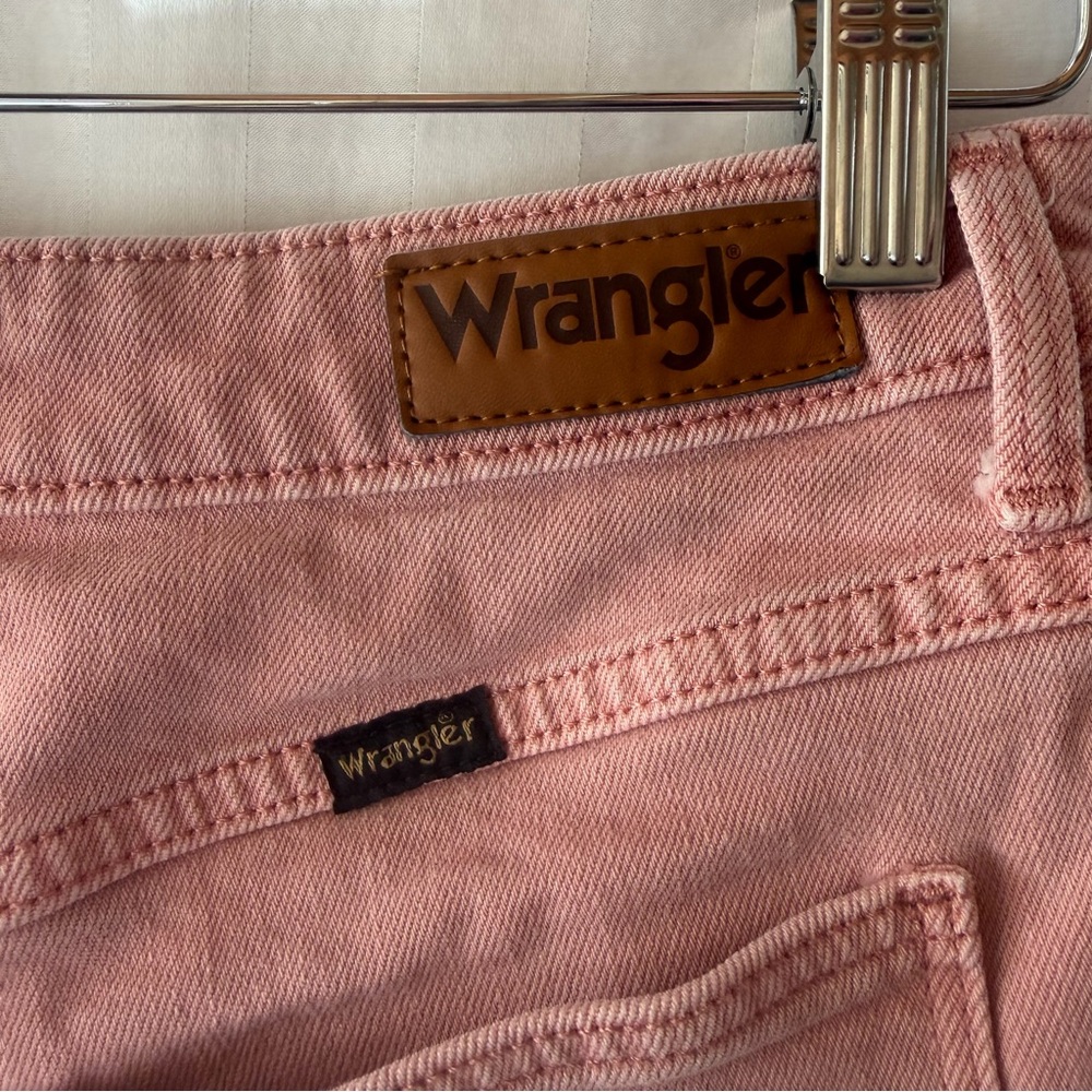 Wrangler Mid Rise Vintage Shorts Cut Off Pink Denim Women 26 Raw Hem Cotton READ - Picture 5 of 6